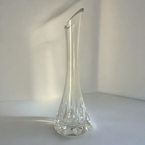 8 Inches Crystal Stem Vase with fluted heavy base and angled mouth - Picture 2 of 9